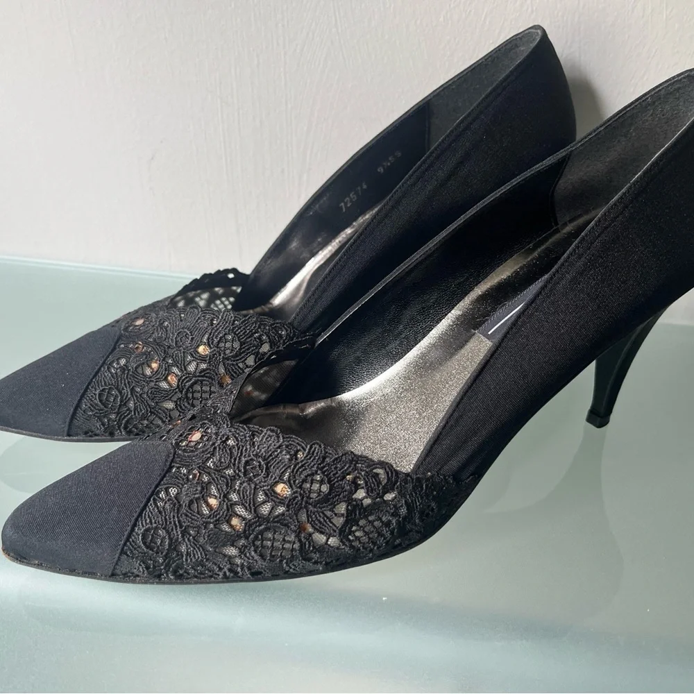 Stuart Weitzman Black Heels with Sophisticated Design